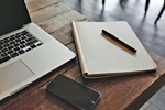 Notebook und Notizblock. Foto: StartupStockPhotos, Pixabay